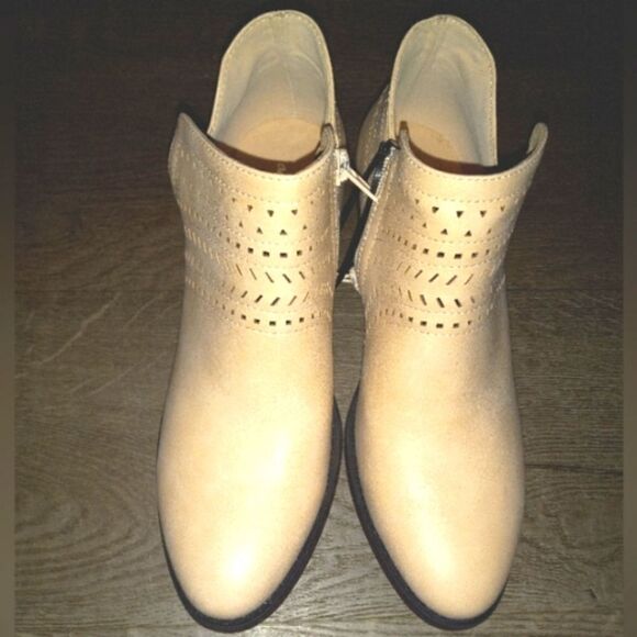 Ladies ANKLE CUT OUT BOOTS SZ 6 - Picture 6 of 10